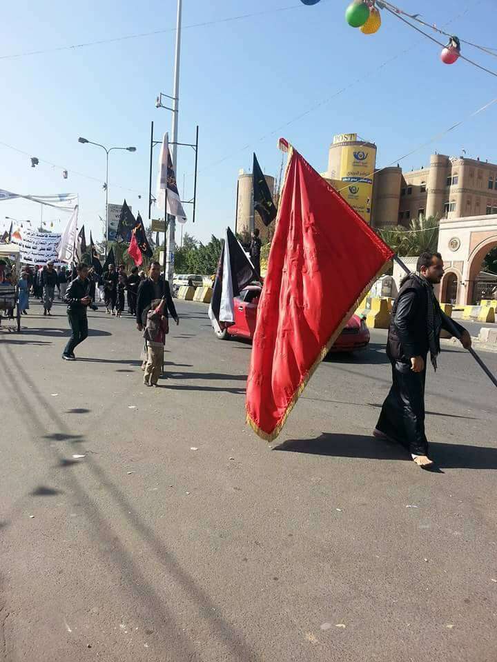 صور حسينية في صنعاء : شيعة اليمن في صنعاء يرفعون أعلام فيها ياحسينه يا عليه 6
