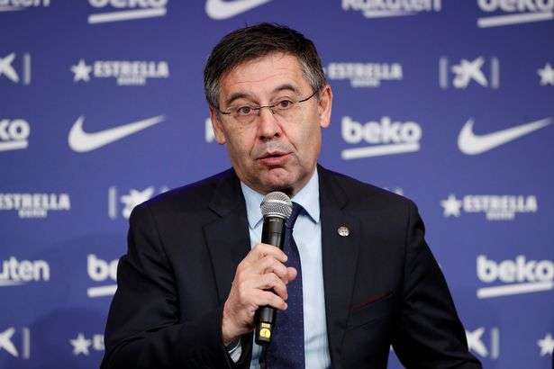 رئيس برشلونة جوزيب ماريا بارتوميو يعترف بشكل مثير للقلق بشأن مالية النادي
