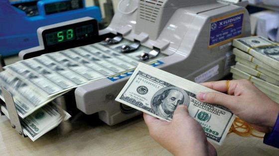 تحسن الريال امام الدولار من اسعار الصرف في السوق السوداء في اليمن